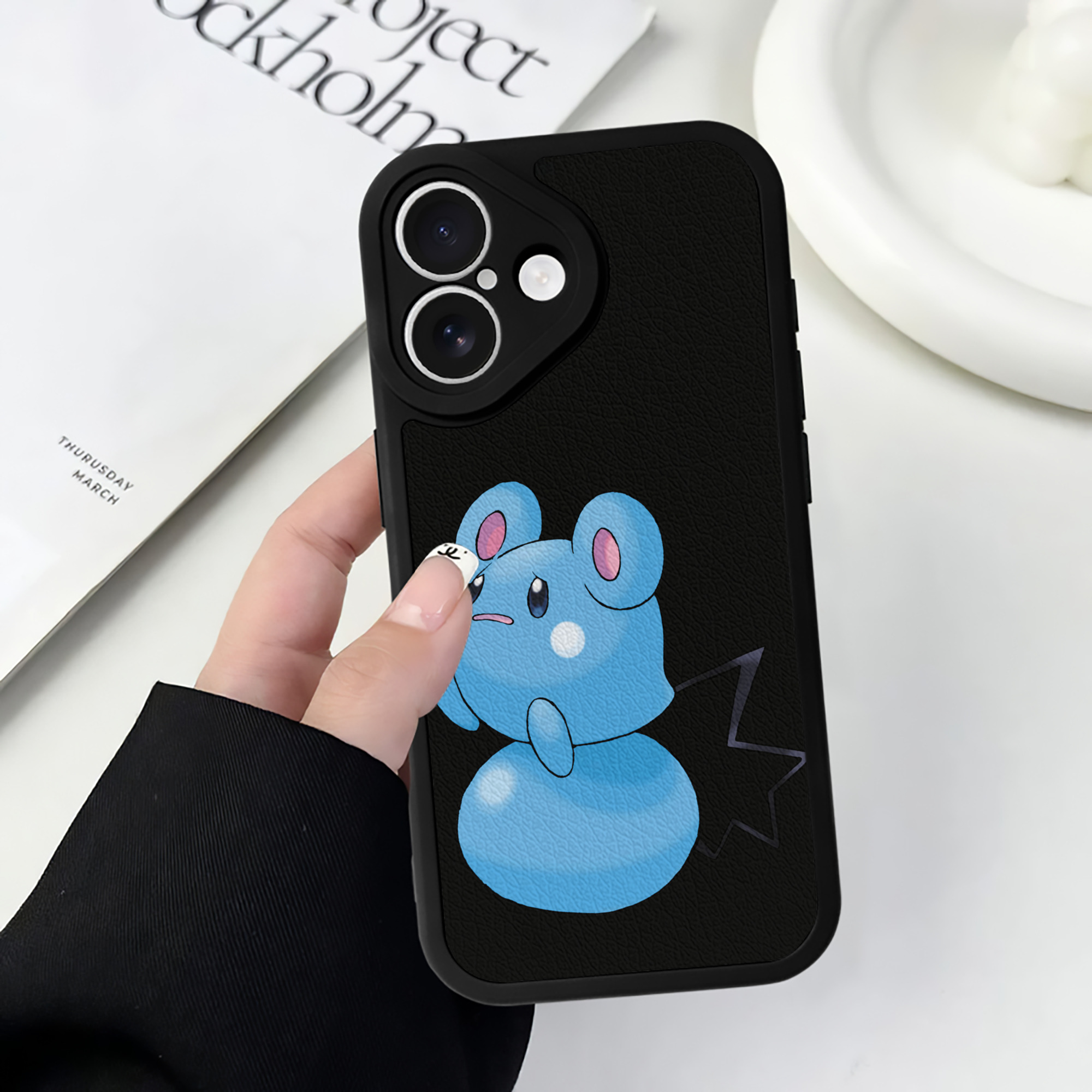 （画像用） ポケットモンスター Pokémon 【iPhone 16シリーズ対応】シリコンスマホケース（レザー調） 材質：シリコン